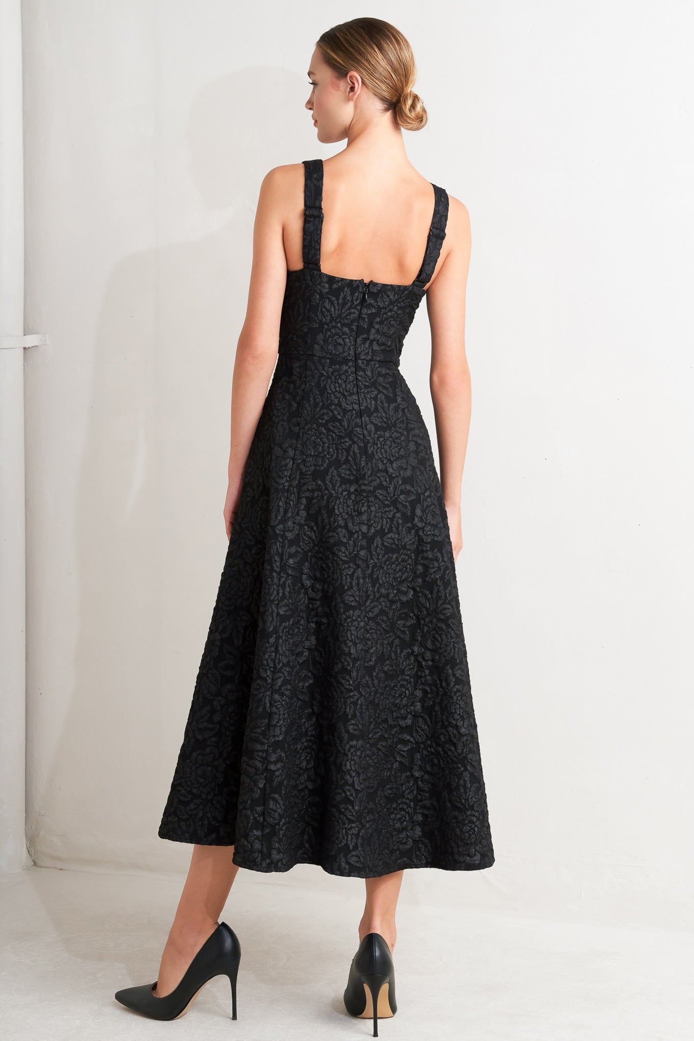 FEMME FATALE JACQUARD WOVEN MIDI DRESS Flying Tomato